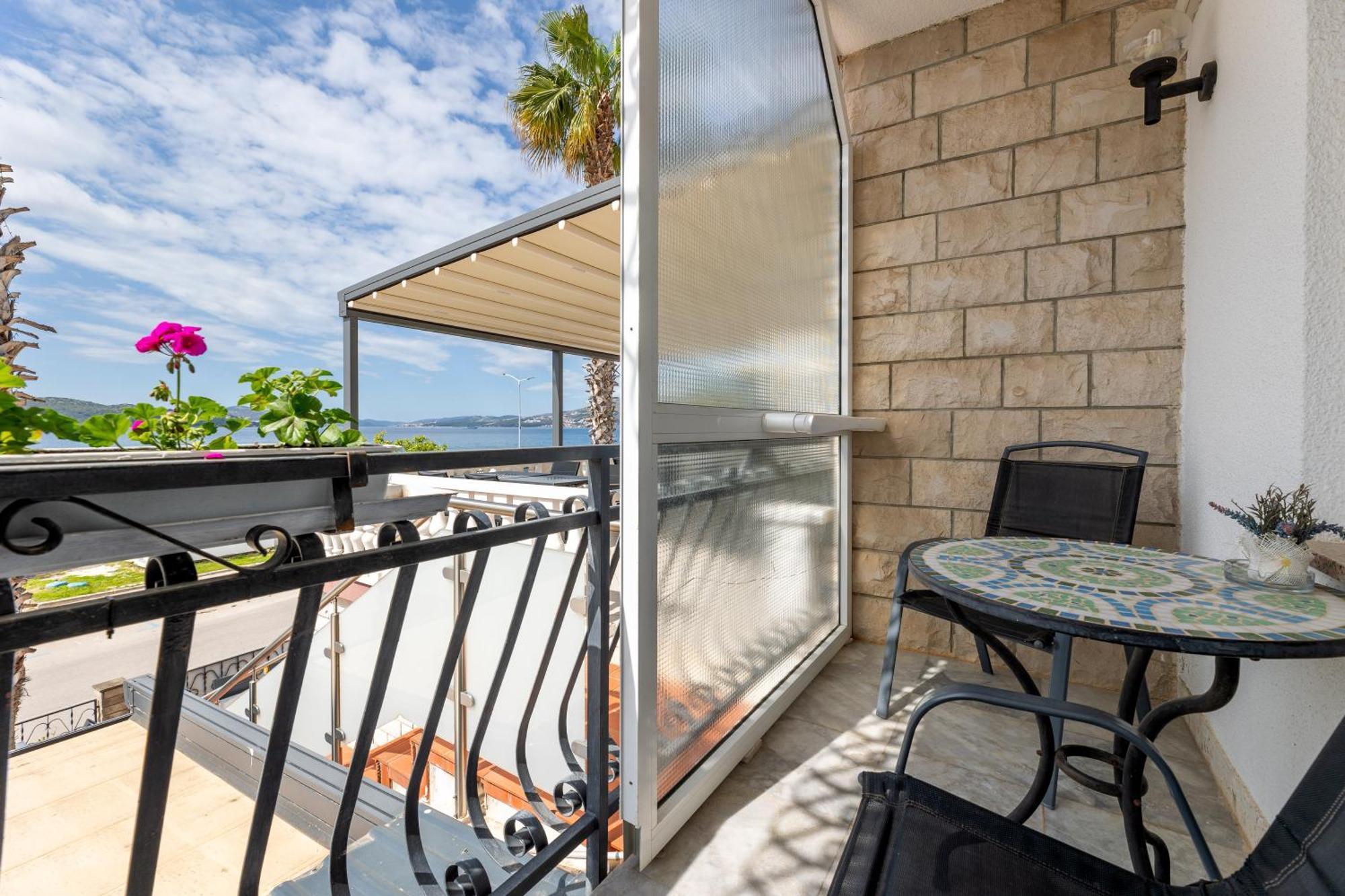 Okruk-10 Meters Away From The Bed & Breakfast