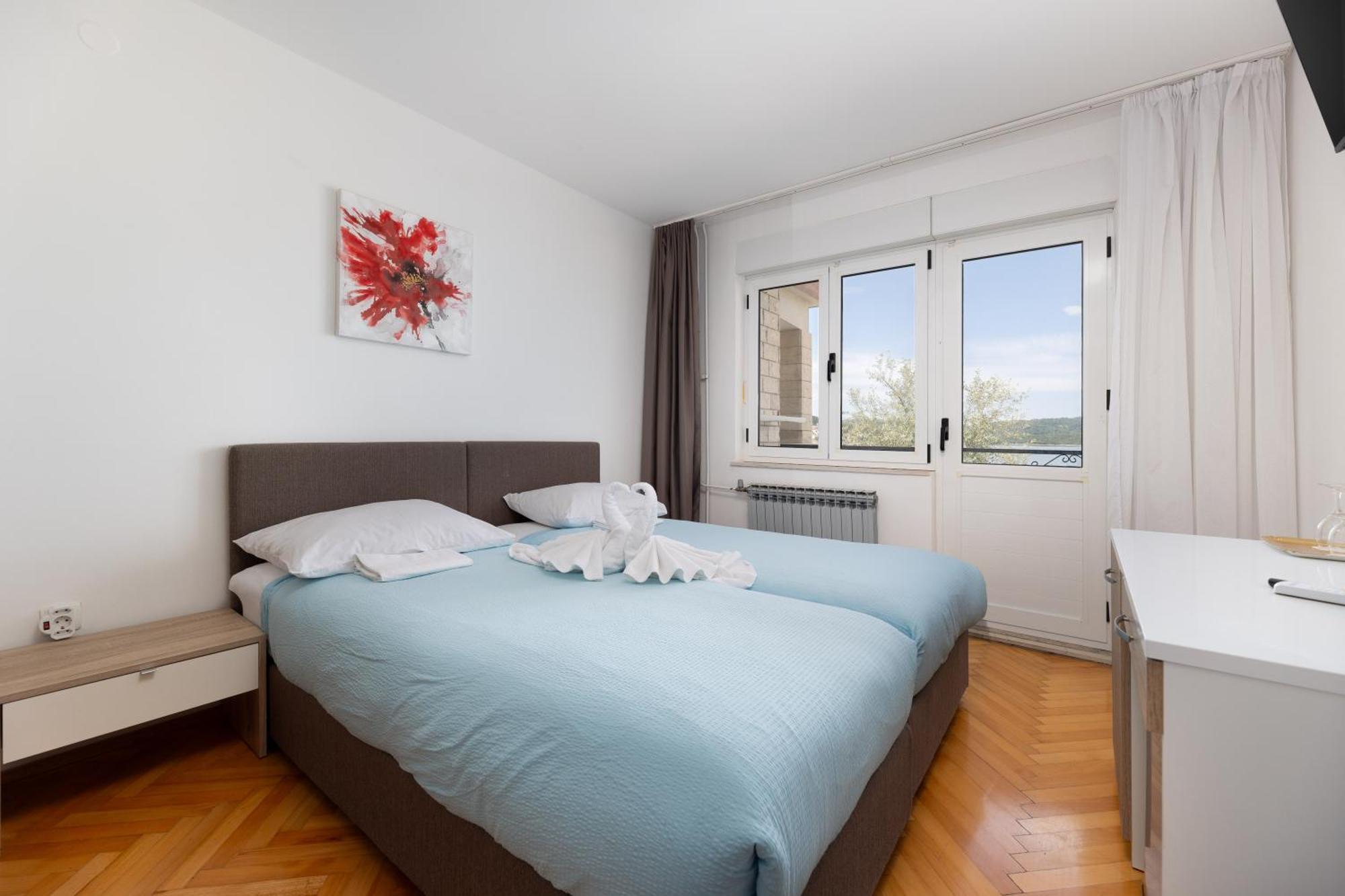 Okruk-10 Meters Away From The 3* Okrug Gornji
