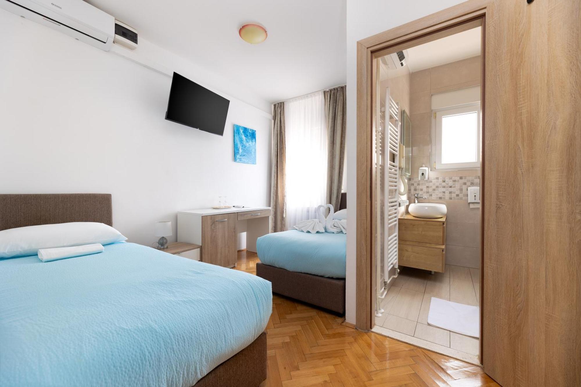Okruk-10 Meters Away From The Bed & Breakfast Okrug Gornji