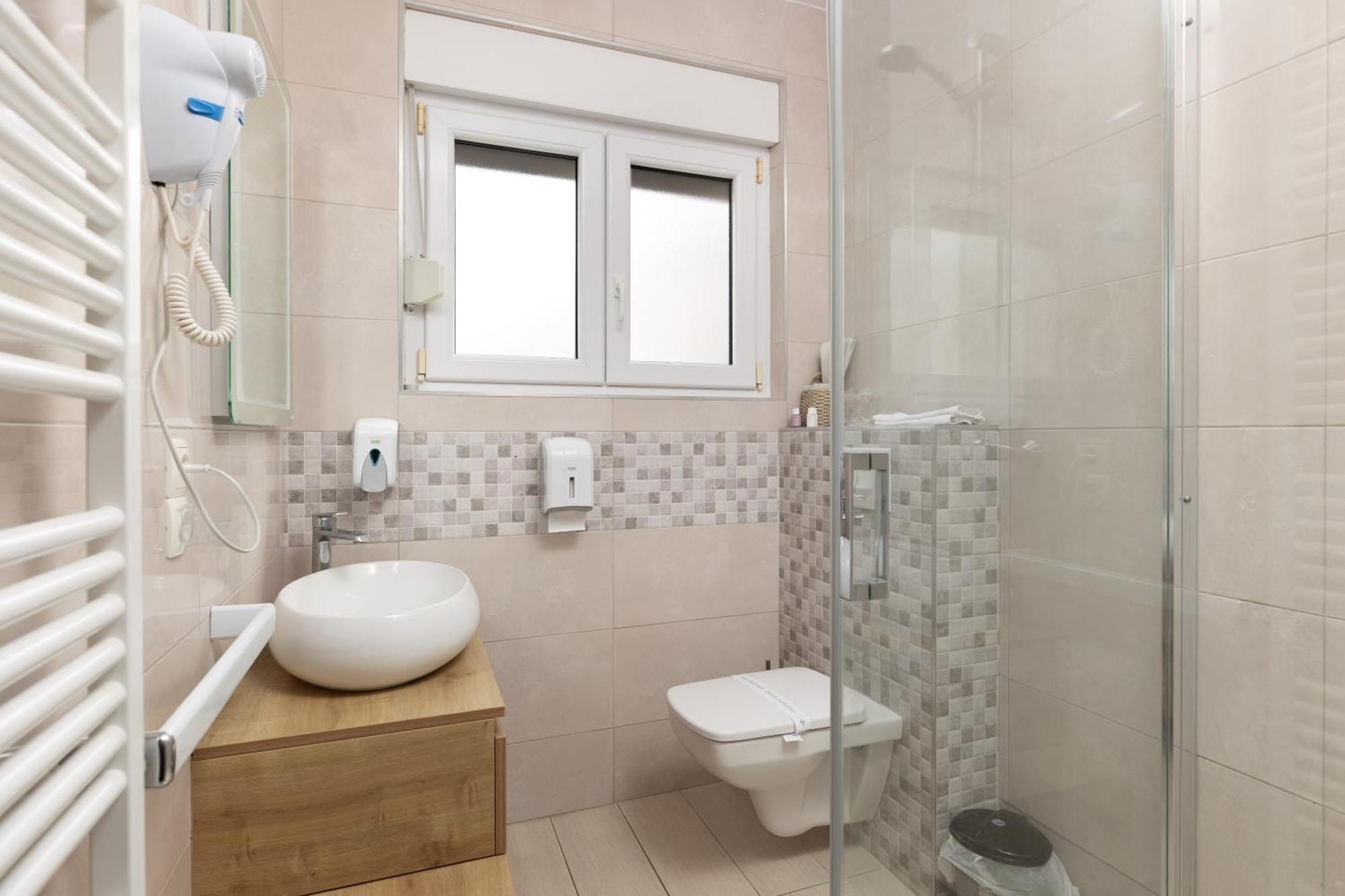 Bed & Breakfast Okruk-10 Meters Away From The Okrug Gornji