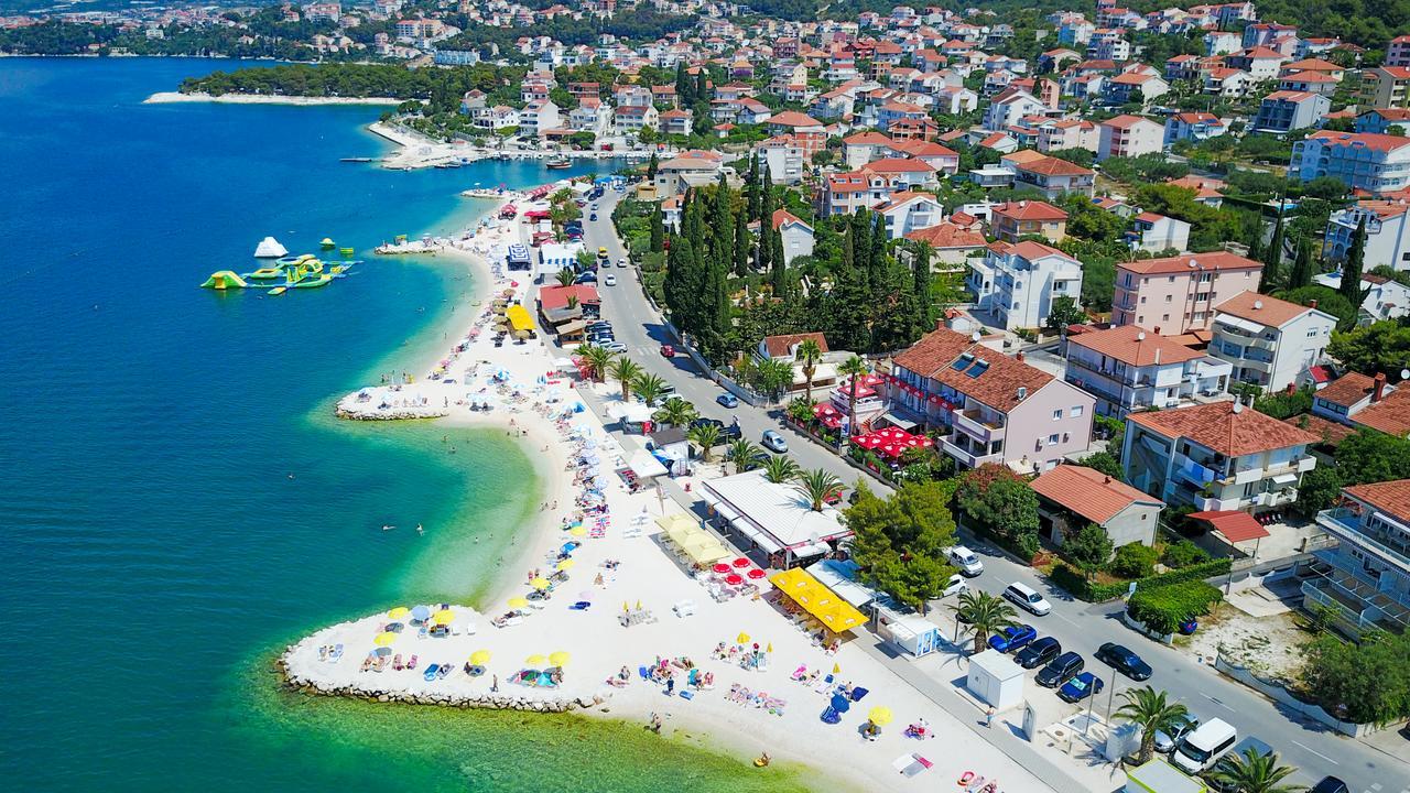 Okruk-10 Meters Away From The Bed & Breakfast